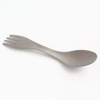 耐用的二合一钛合金露营餐具，让用餐更轻松