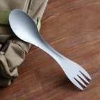 耐用的二合一钛合金露营餐具，让用餐更轻松