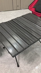 便携式折叠桌——非常适合海滩和露营娱乐